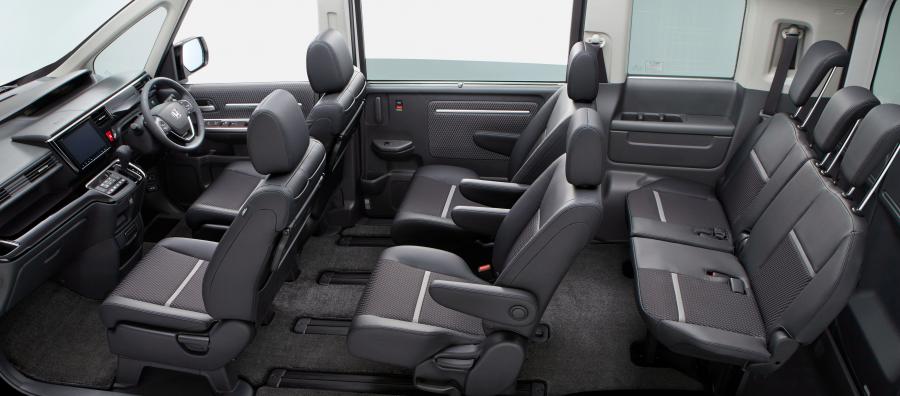 Интерьер Honda StepWGN Modulo X 2016 года  (фото 5 из 9)